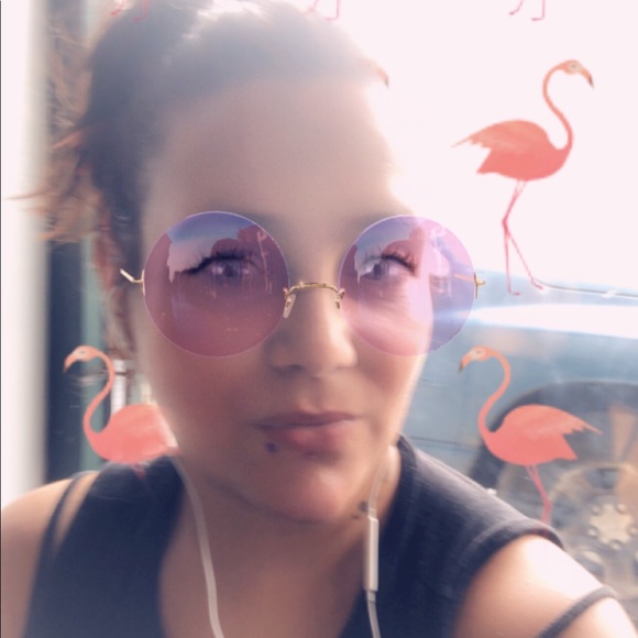 Profile Picture of Ivelisse Onativia (@ivyrose2790) on Poshmark