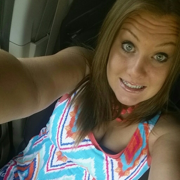 Profile Picture of Allie Stracener (@alliels90) on Poshmark