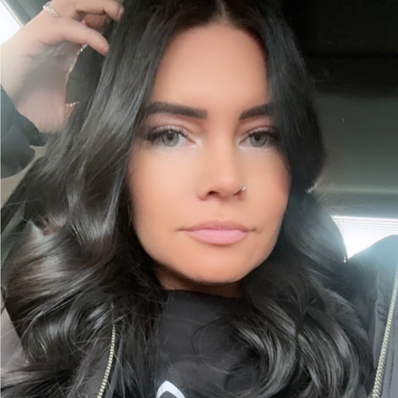 Profile Picture of Brooke Erlewine (@brookeerlewine) on Poshmark