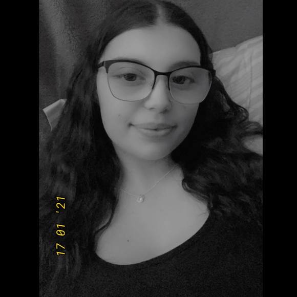 Profile Picture of Autumn Hinkle (@autumnhinkle96) on Poshmark