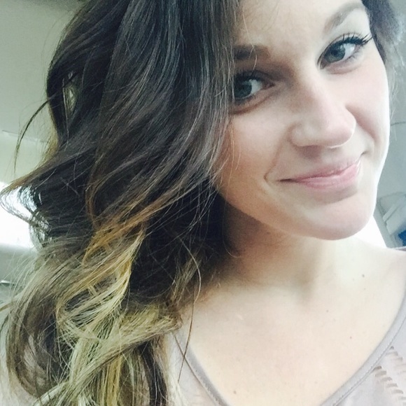 Profile Picture of Jessica Brower (@jessbrower2) on Poshmark