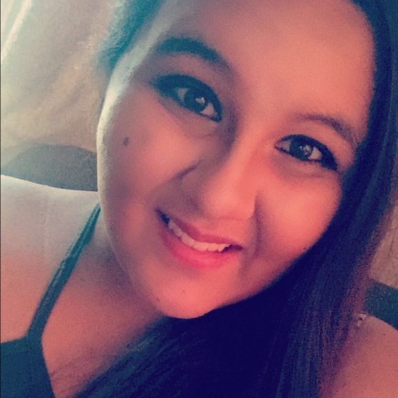Profile Picture of Angelica Hoisington (@angelica0229) on Poshmark