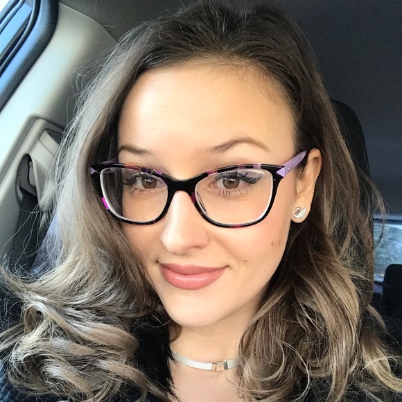 Profile Picture of Darla Sebbens (@ds3bb3ns) on Poshmark