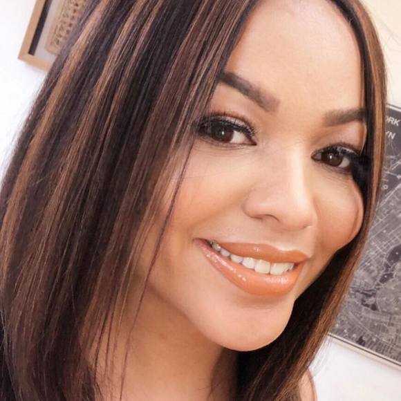 Profile Picture of Tiffiani Frye (@tiffianifrye) on Poshmark