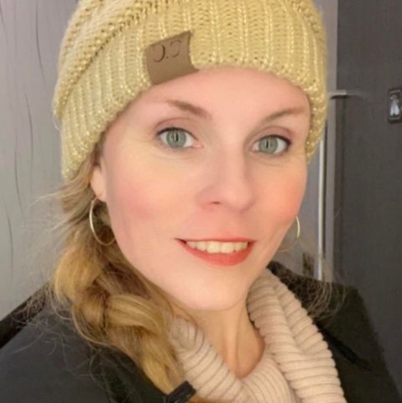 Profile Picture of Robin Matlock (@robinkmatlock) on Poshmark