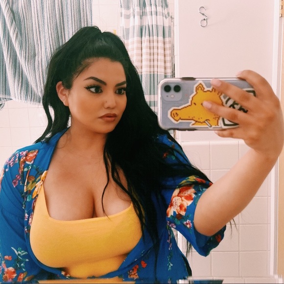 Profile Picture of Sarah Appelbaum (@sarahappelbaum) on Poshmark