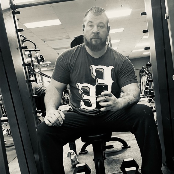 Profile Picture of Darren Tracey (@darren_tracey_1) on Poshmark