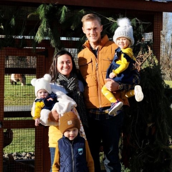 Profile Picture of Michelle Devries (@michellejoy2112) on Poshmark