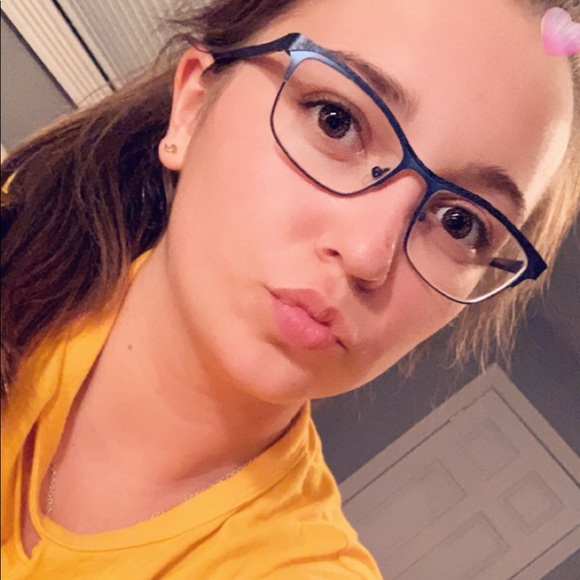 Profile Picture of Meg Wiercinski (@megwiercinski) on Poshmark