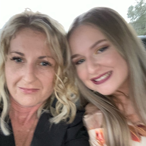 Profile Picture of Lucretia Thompson (@lucretia1047) on Poshmark