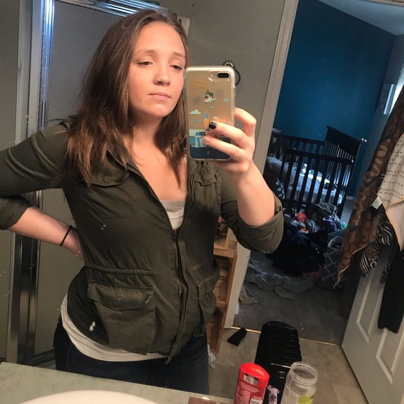 Profile Picture of Jenifer Bailey-struss (@jnbaileys91) on Poshmark