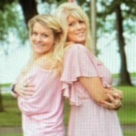 Profile Picture of Lisa Groehler (@goldigreene) on Poshmark