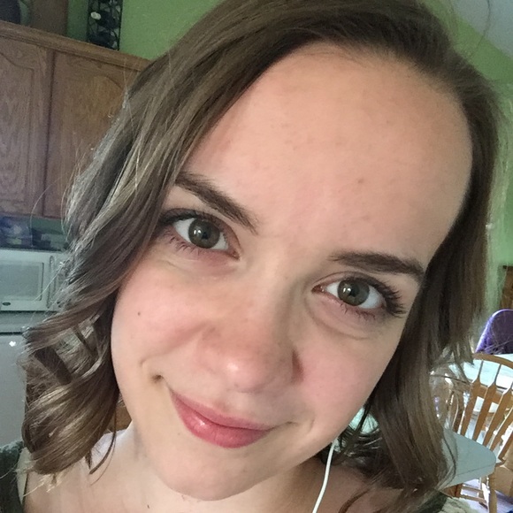 Profile Picture of Sophia Micheel (@sophiamicheel) on Poshmark