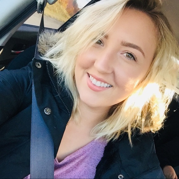 Profile Picture of Katlin Rattray (@ktpauline) on Poshmark