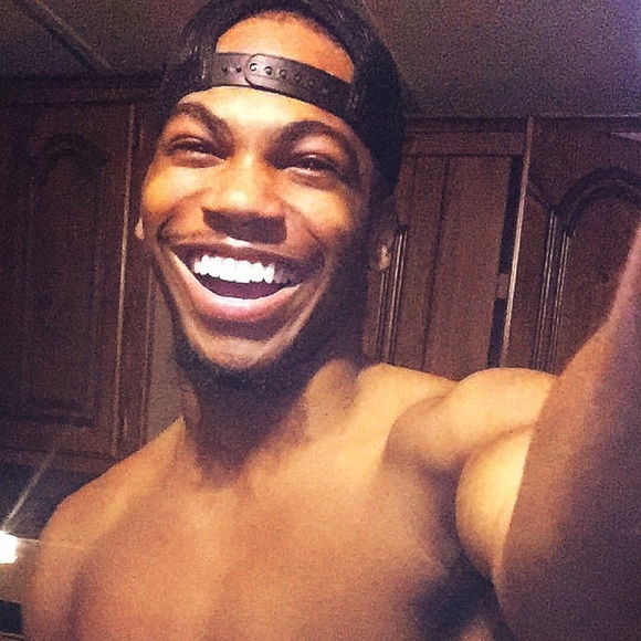 Profile Picture of Calvin Reese (@arnezz4) on Poshmark