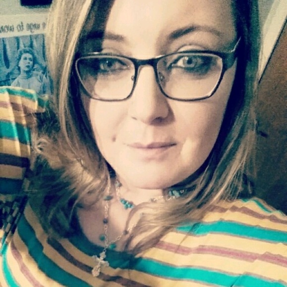 Profile Picture of Shelly Harding (@shelmharding) on Poshmark