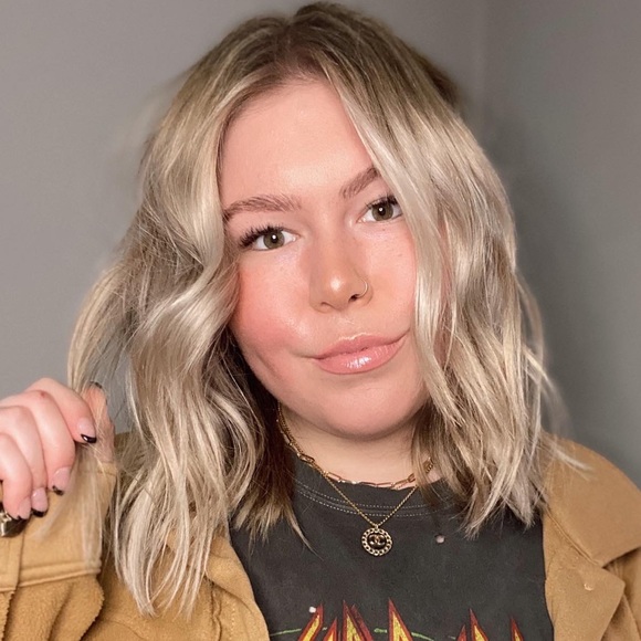 Profile Picture of Brooke Swift (@brookeswift96) on Poshmark