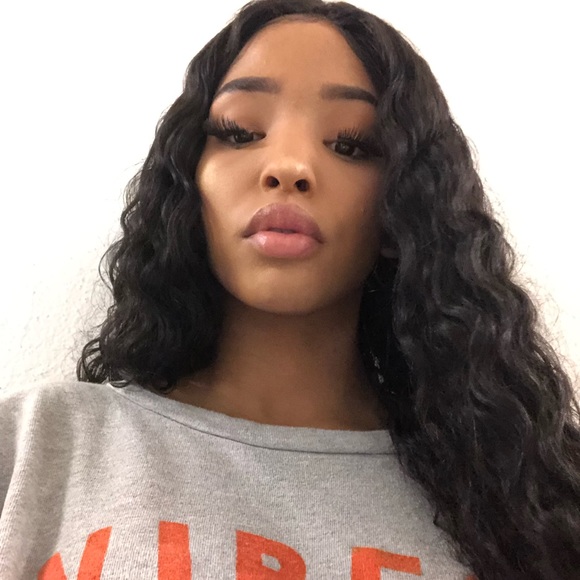 Profile Picture of Anisa Catrine (@nisaxxo) on Poshmark