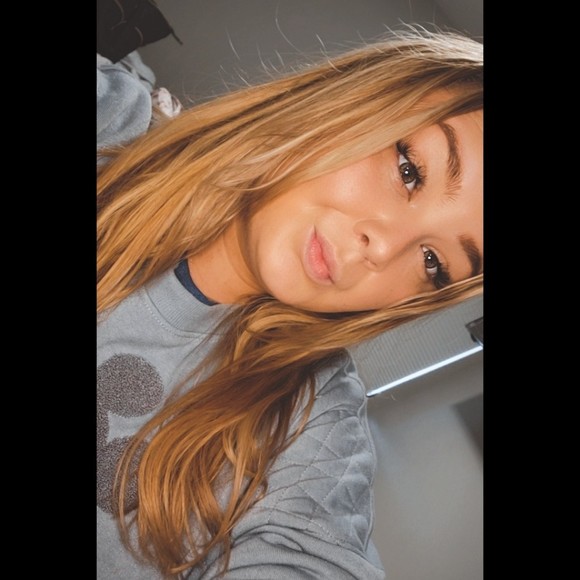 Profile Picture of Devin Hurlburt (@devhurlburt) on Poshmark