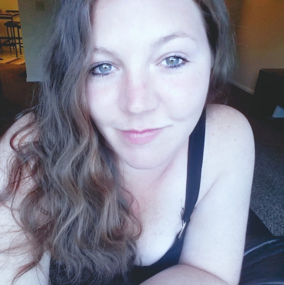 Profile Picture of Tiffany Diehl (@tiffdiehl) on Poshmark