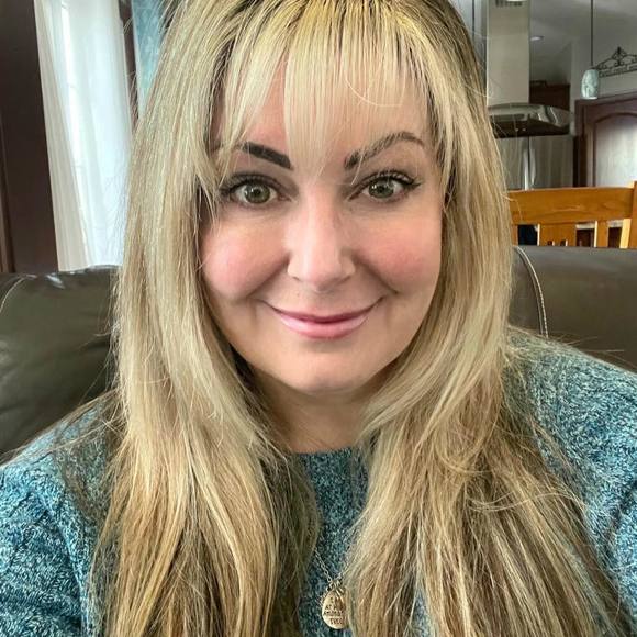 Profile Picture of Carla Young-acaster (@carla0121) on Poshmark