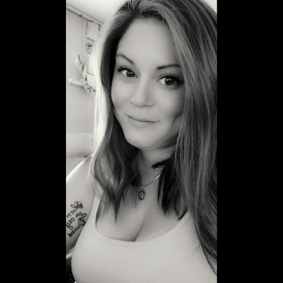 Profile Picture of Crystal Platts (@cshell819) on Poshmark