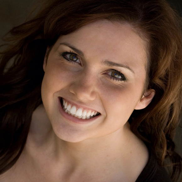 Profile Picture of Debbie Hull (@debbiemhull) on Poshmark