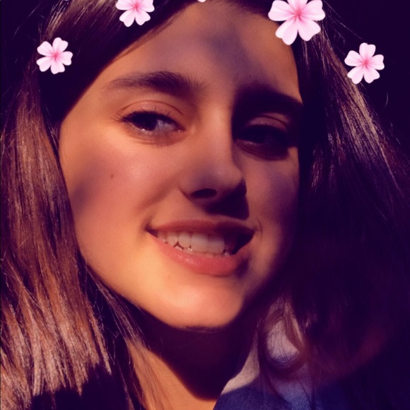 Profile Picture of Kaylee Laurich (@kayleemadison_l) on Poshmark