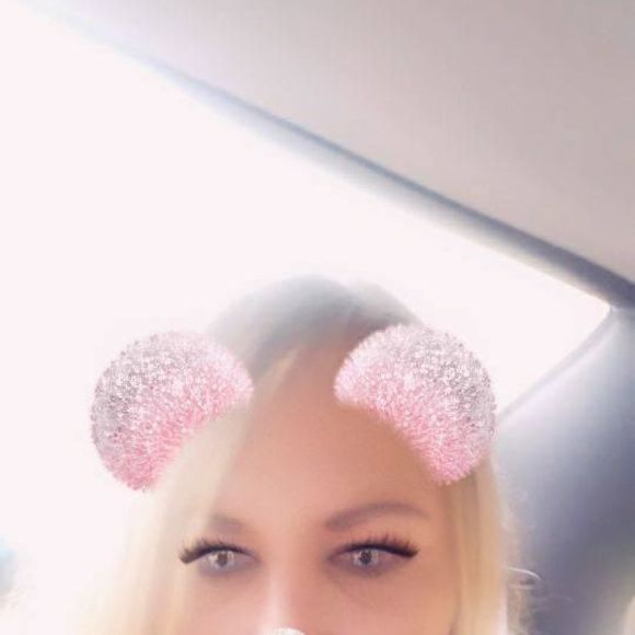 Profile Picture of Pamela Howell (@howellpam16) on Poshmark