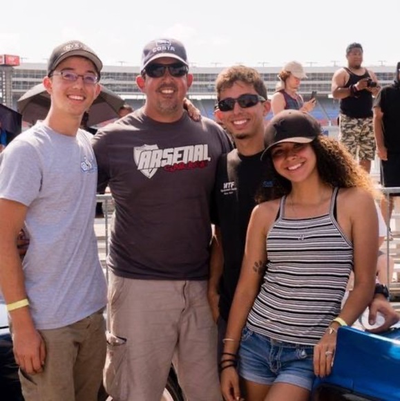 Profile Picture of Matthew Torres (@matthewt_610) on Poshmark