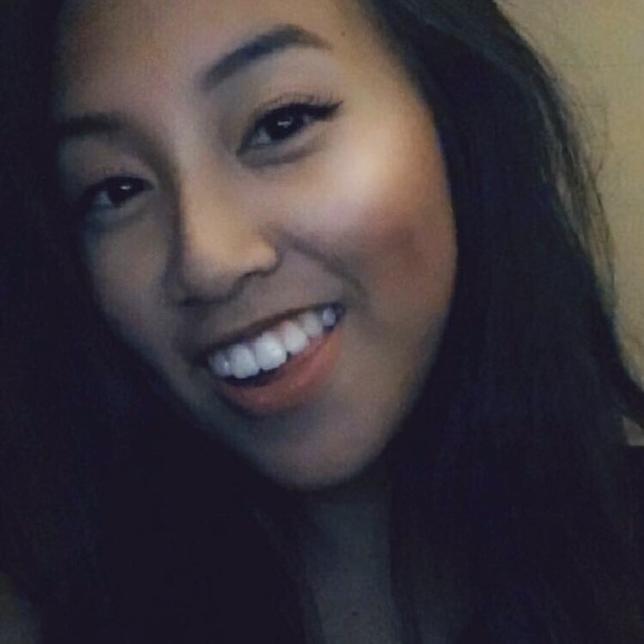 Profile Picture of Rona janine Ribaya (@ronajaninee) on Poshmark