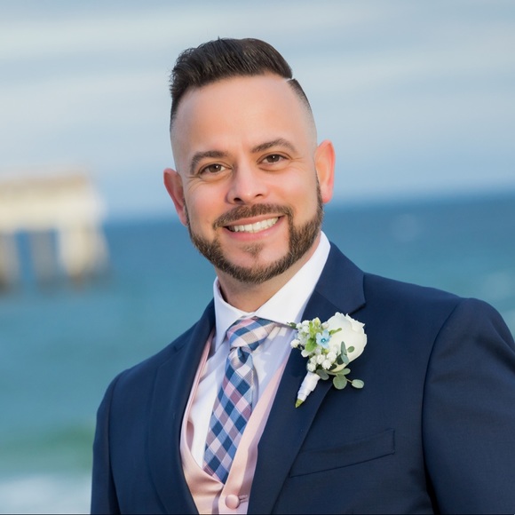 Profile Picture of Leo Tarafa (@leotarafa) on Poshmark