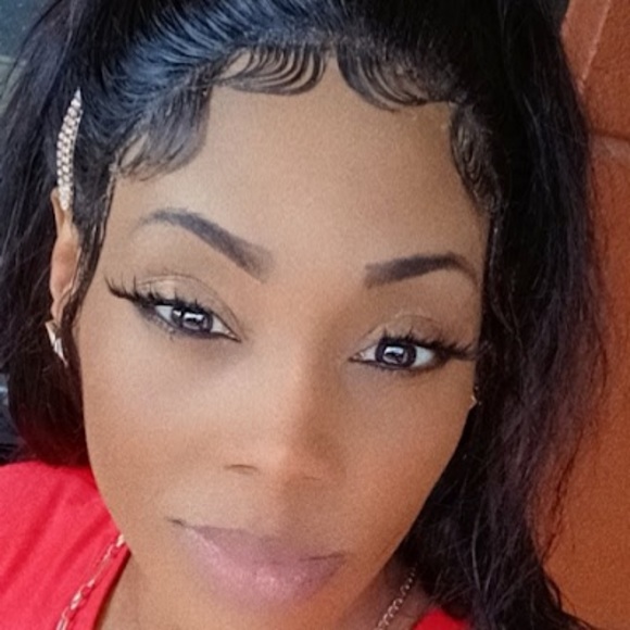 Profile Picture of Azalyn Bryant (@azalynb89) on Poshmark