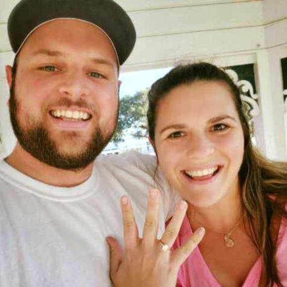 Profile Picture of Laura Irvine (@li1018) on Poshmark