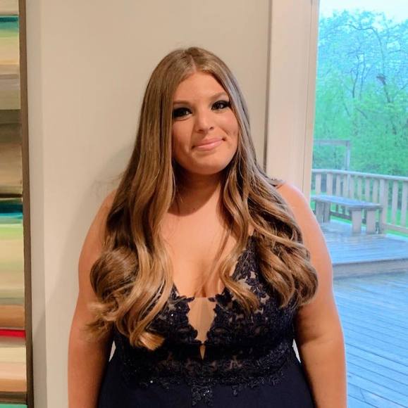 Profile Picture of Carly Shapiro (@cshap22) on Poshmark