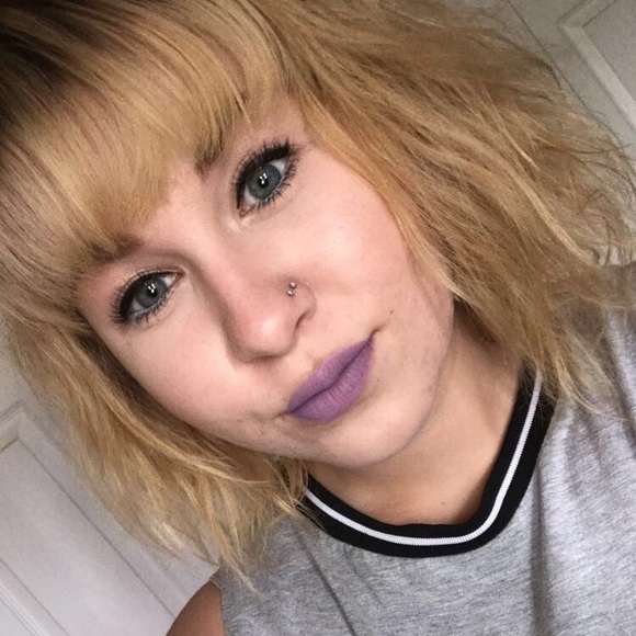 Profile Picture of Emma Baroni (@ebaroni) on Poshmark