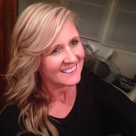 Profile Picture of Jessica Severance (@jrabbit76) on Poshmark