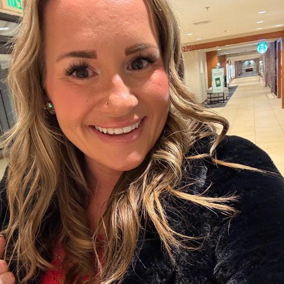 Profile Picture of Patricia Kozera (@patricia_ann02) on Poshmark