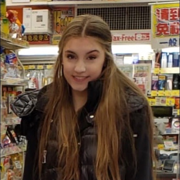 Profile Picture of Alexia Paganini (@_apaganini) on Poshmark