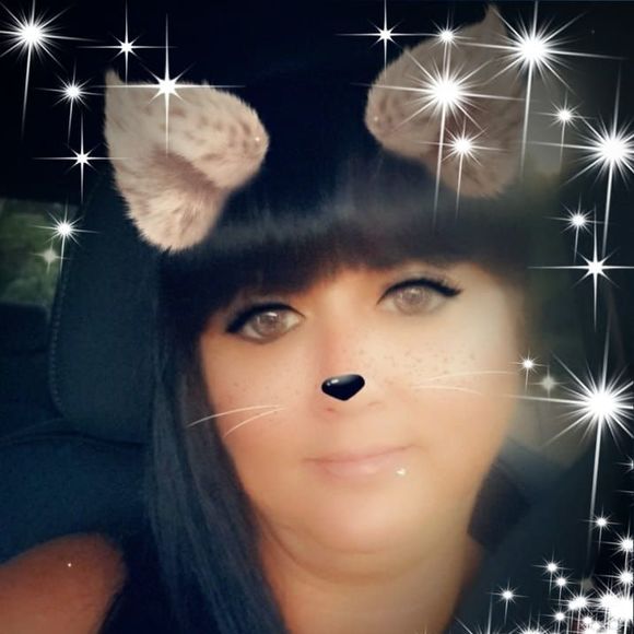Profile Picture of Leann Reckert (@lreckert75) on Poshmark