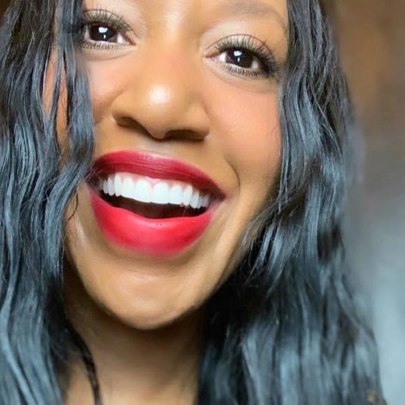 Profile Picture of Shayla Locklear (@shaylaunlmtd) on Poshmark