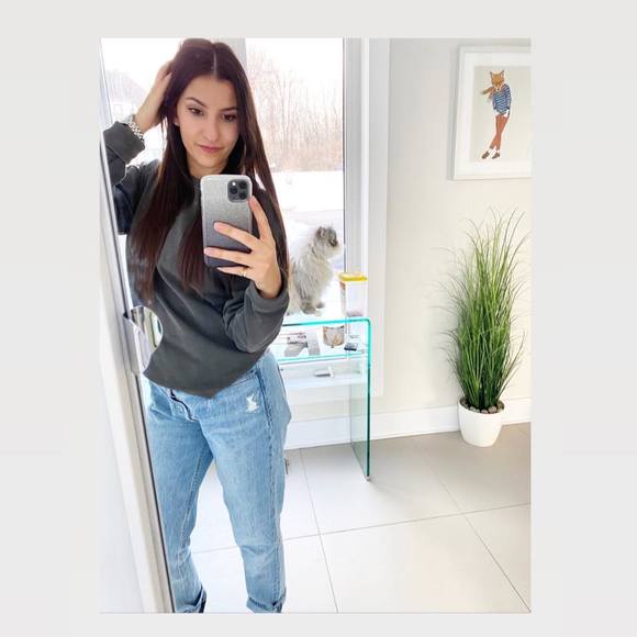 Profile Picture of Kelly Vietorisz (@kjvietorisz) on Poshmark
