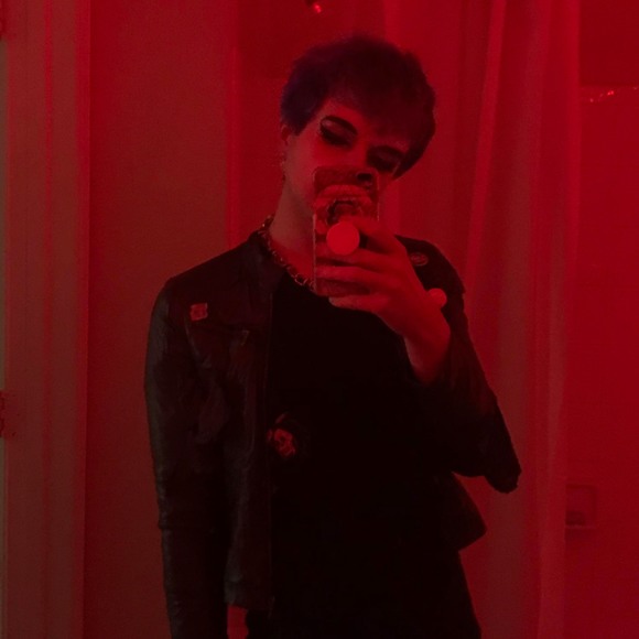 Adonis Alessi - Poshmark Profile Picture of Adonis Alessi (@adonisalessi) on Poshmark