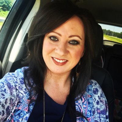 Profile Picture of Elizabeth Dobbs (@ElizabethD321) on Twitter