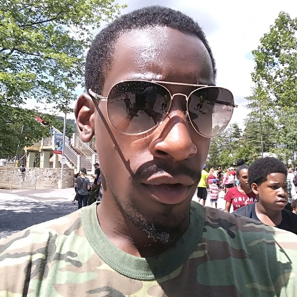 Profile Picture of James Colson (@jkwon187) on Poshmark