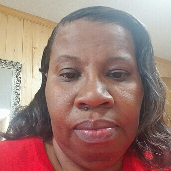 Profile Picture of Debra Small (@quietstorm15) on Poshmark