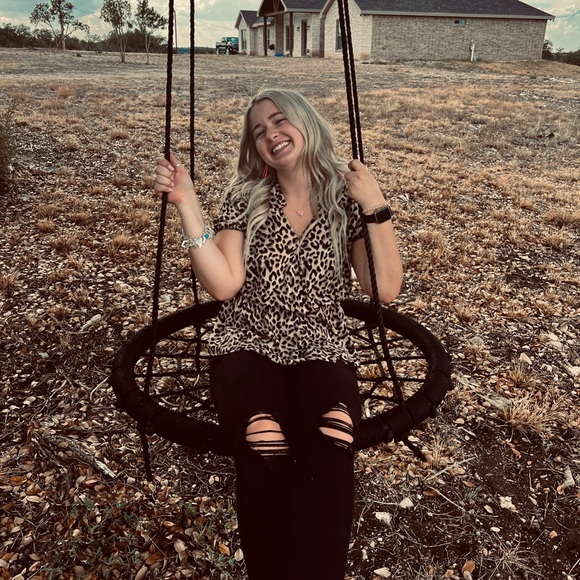 Profile Picture of Madyson Wipff (@madyw1424) on Poshmark