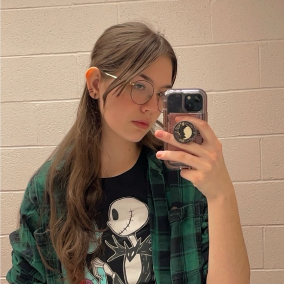 Profile Picture of Lillian Quinn (@lillywillowval) on Poshmark