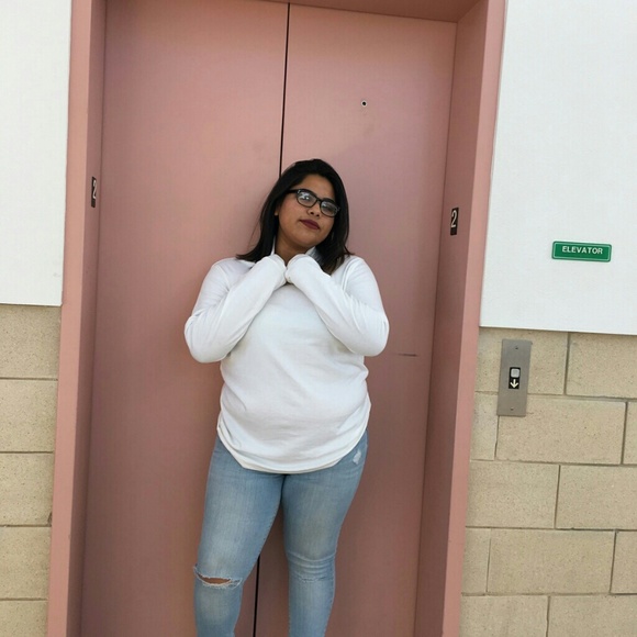 Profile Picture of Adriana Borrego (@adrianaautumn) on Poshmark