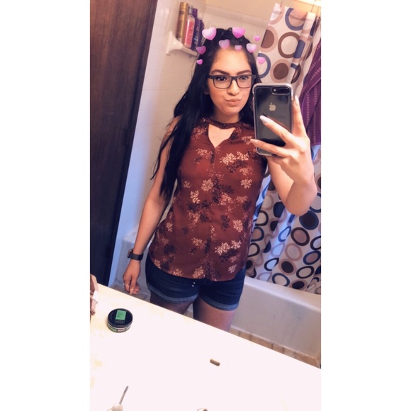 Profile Picture of Kimberly Monge (@kimm_kayy) on Poshmark